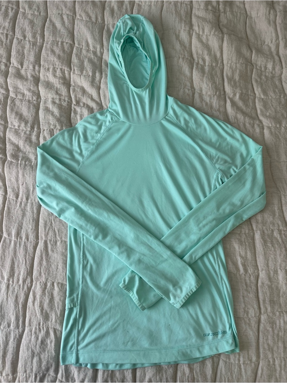 Grundens | fish - hike - beach | WOMEN'S SOLSTRALE SUN HOODIE - Picture 5 of 5